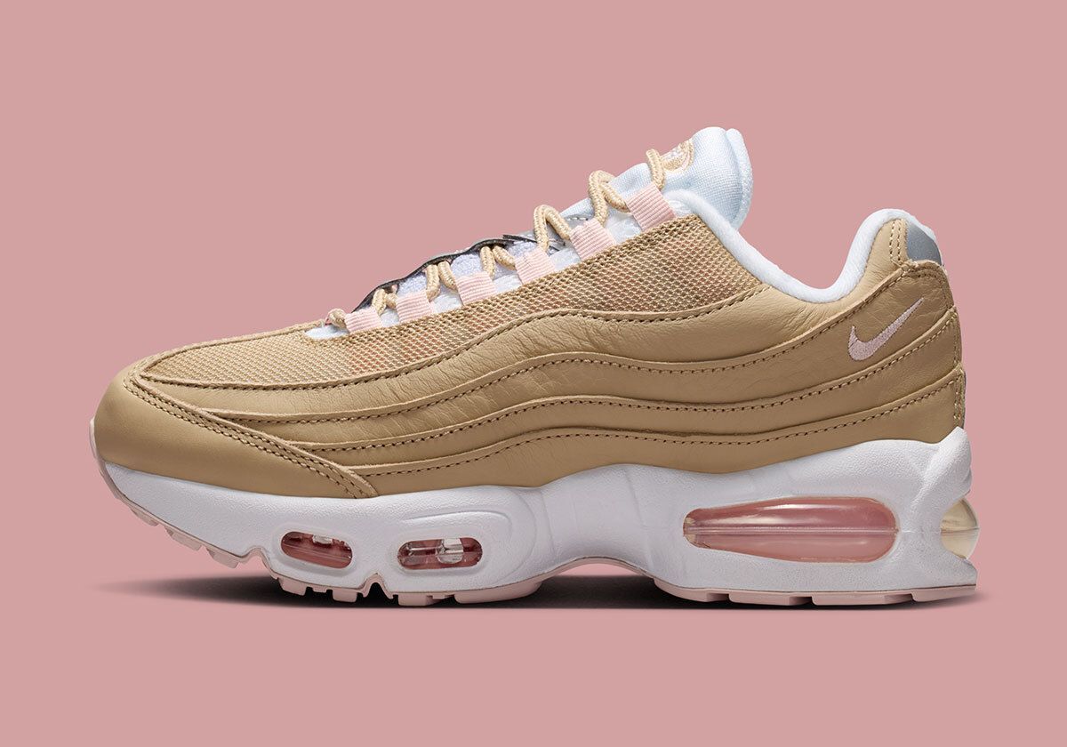 Sneaker News tweet media