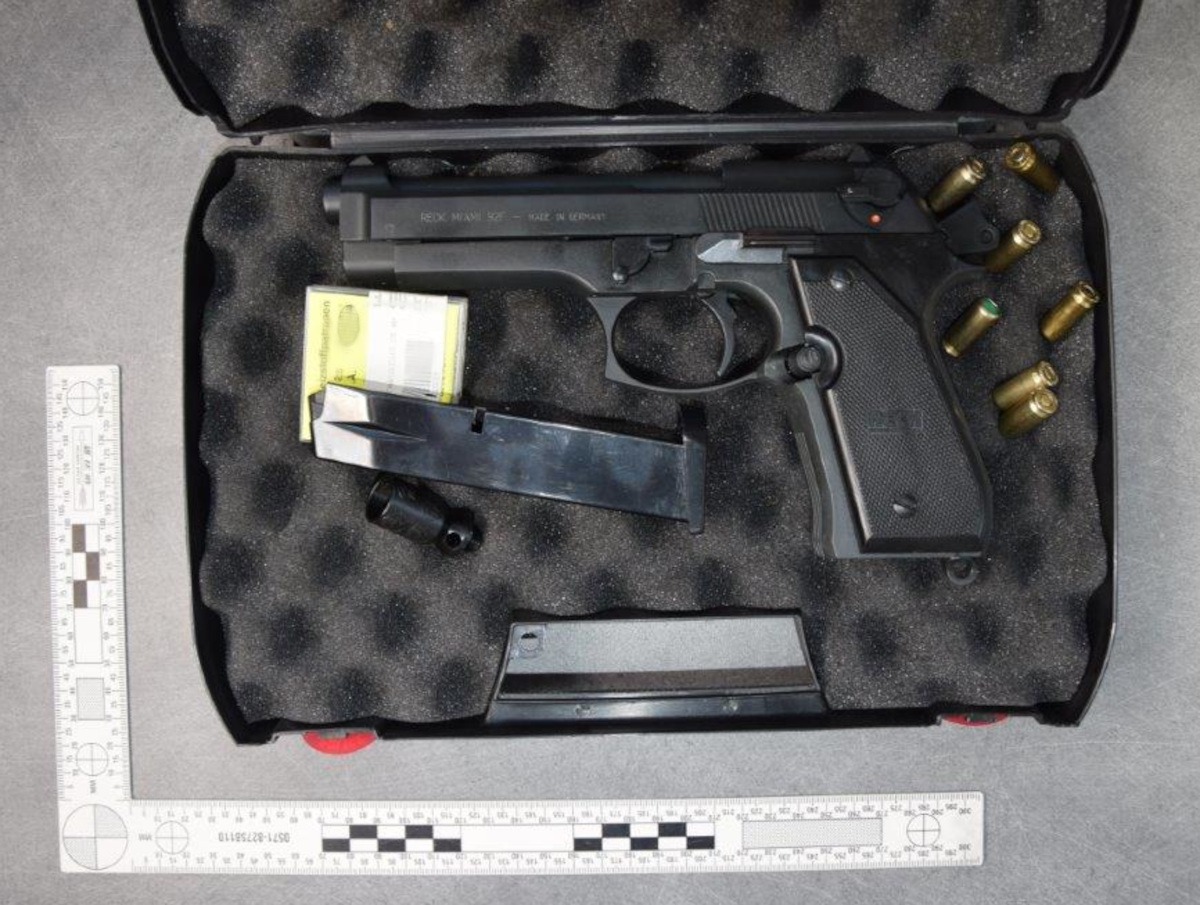 PoliceNat_17's tweet photo. #Expulsionstupéfiante|Le 28/04,lors d'une expulsion locative à La Rochelle,étaient découverts: 490g d'herbe,335g de cannabis,50g d'héroïne,60g de cocaïne,3200€, arme factice.Le dealer exerçait son commerce depuis son logement depuis oct.2025.
18 mois de prison dont 9 avec sursis https://t.co/Mc6kbp1WFS