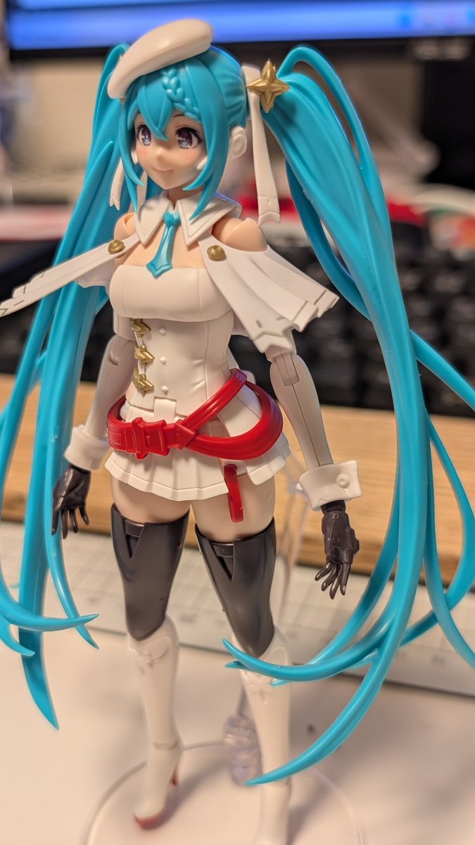 yomi43dpg's tweet photo. レーシングミク素組み完。
色々手加えるところありそうなんで他のプラモ崩しつつちょこちょこやっていきます。
#PLAMATEA 
#プラモデル #プラモデルライフ https://t.co/wPXQvkQsnW