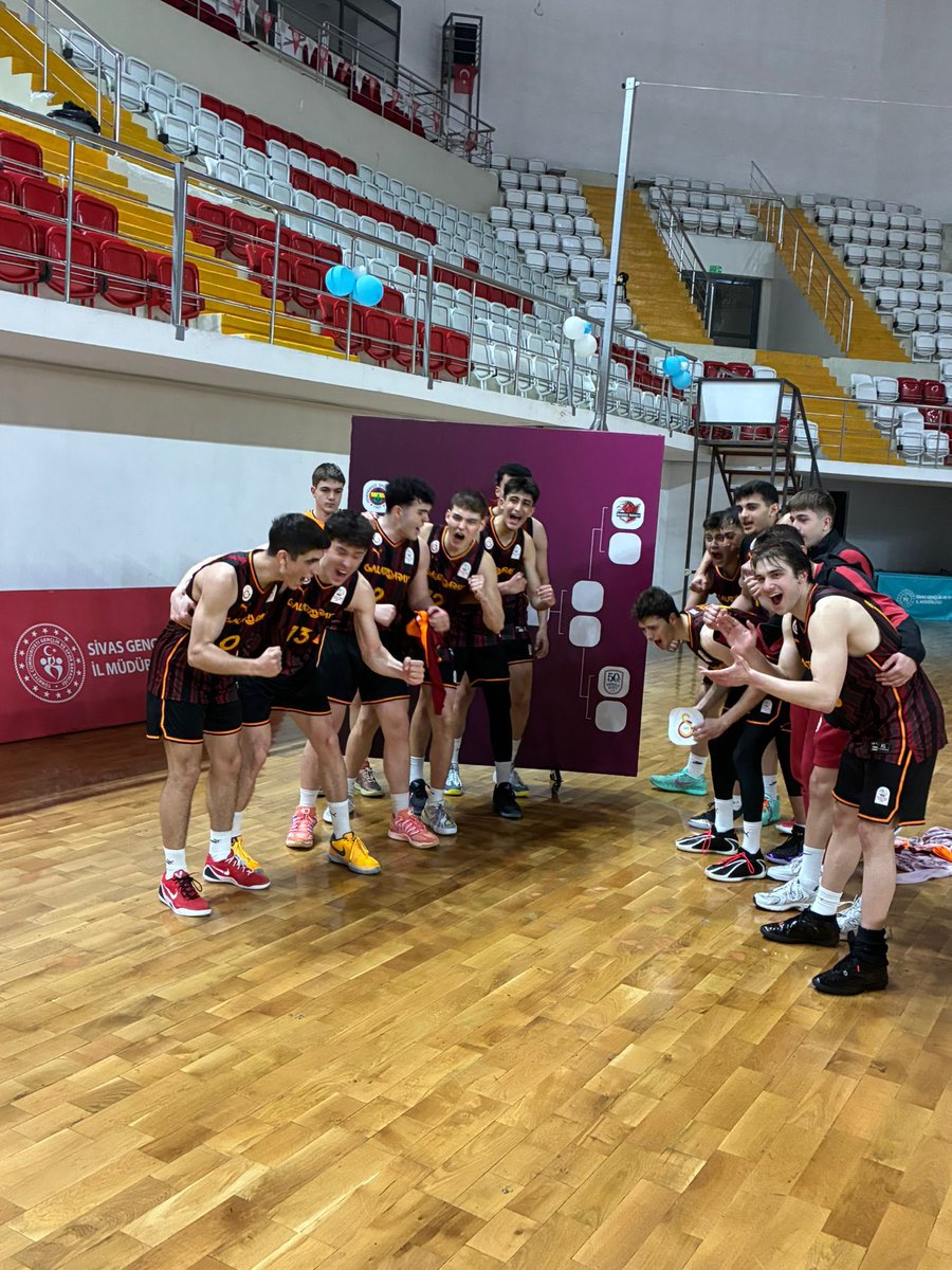 GSbasketakademi's tweet photo. 🏆 U18 Türkiye Şampiyonası’nda Çeyrek Finaldeyiz!
#Tebrikler Takım 💛♥️

Galatasaray U18: 96
İto Eğitim ve Sos. Hiz.: 81 https://t.co/ETlJTFqZeP