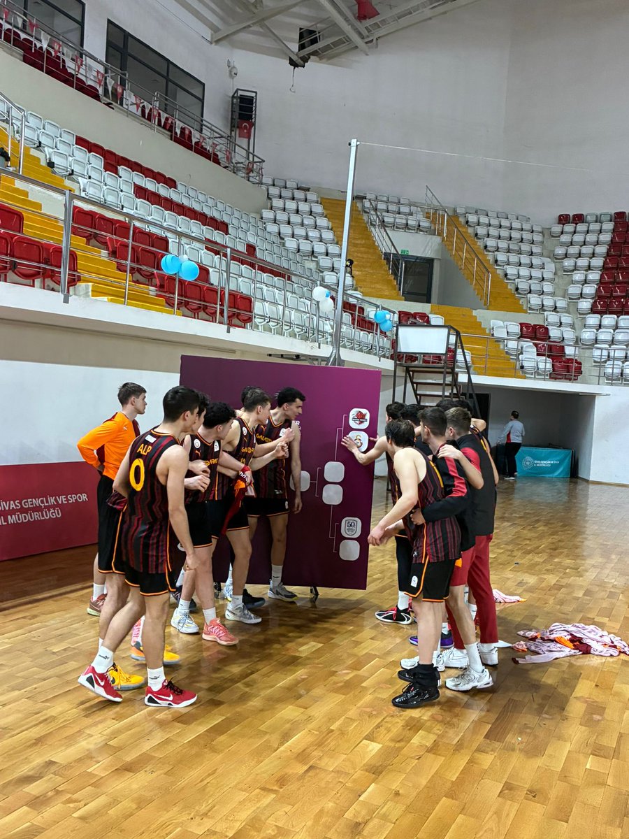 GSbasketakademi's tweet photo. 🏆 U18 Türkiye Şampiyonası’nda Çeyrek Finaldeyiz!
#Tebrikler Takım 💛♥️

Galatasaray U18: 96
İto Eğitim ve Sos. Hiz.: 81 https://t.co/ETlJTFqZeP