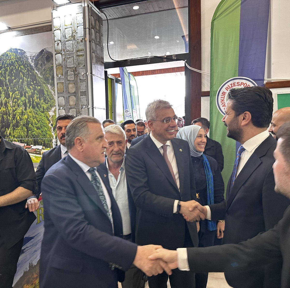 kurtcancelebi's tweet photo. Rize Dernekler Federasyonu (RİDEF) tarafından şehrimizde düzenlenen Rize Günleri programındaydık.

Karadeniz’in eşsiz kültürünü, samimiyetini ve muhabbetini Ankara’da yaşatan bu güzel organizasyonda emeği geçen herkese teşekkür ediyorum. https://t.co/Thyvc3Y6vB