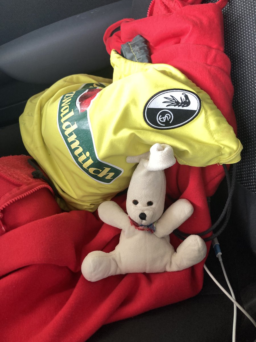 lesita71's tweet photo. Turnbeutel un Mäggi on Tour. #scf #Ginternational https://t.co/6J8tw2BMU7