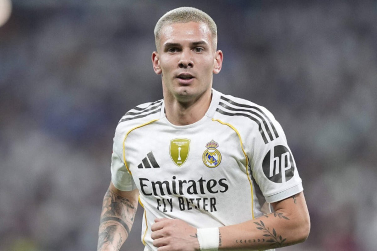 - Rüdiger y Carreras: A los cachetazos
- Mbappe: En un yate con Ester Exposito
- Carvajal y Arbeloa: A los gritos
- Tchouameni: MANDANDO al HOSPITAL a Valverde

Al final el único jugador del Madrid que no terminó siendo un demente mental es Franco Mastantuono, respeten al 30.