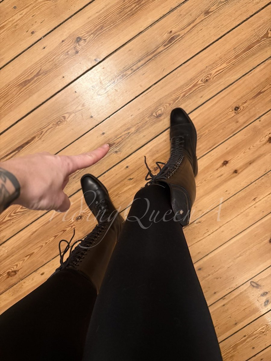 ridingQueenA's tweet photo. Kennst du deinen Platz schon? 👸🏽
Was hindert dich daran ihn einzunehmen? 
Dich hinzugeben und die einfach fallen zu lassen. ⛓️

Reitherrin Ridingboots Mistress Moneydom Findomme Leatherboots https://t.co/wTaCWcjL1p