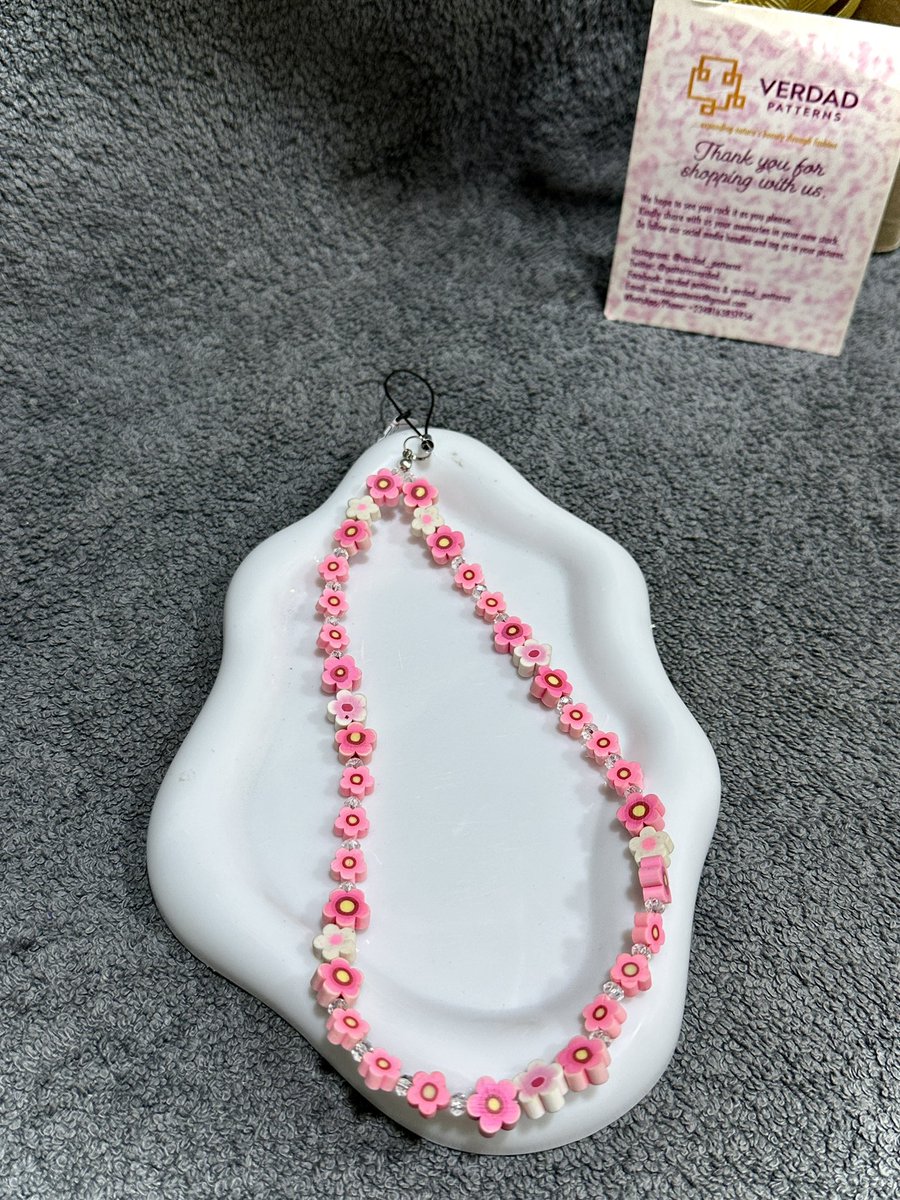 VerdadPatterns's tweet photo. Pink Flower Petal Phone Bead/Wristlet | N4000 | Durable &amp; Handy | Ready for Pickup.
.
To order: Call / WhatsApp: 08163851956 or send us a DM 
.
#pinkphonebead #phonebeads #phonebeadsinlagos #phonelayards #phonestrap https://t.co/Q9pjr0ZmdK