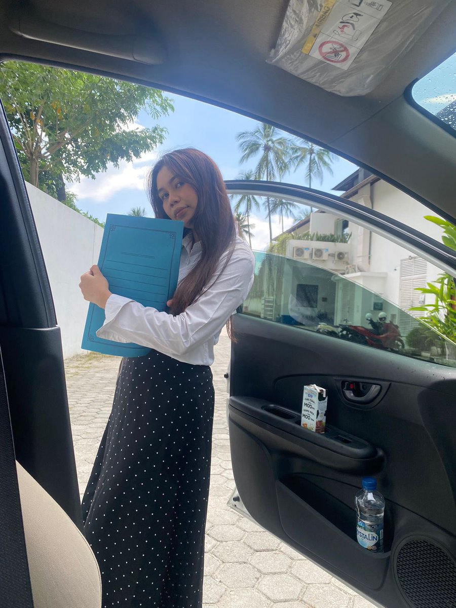 pikamiami's tweet photo. jadi aku emg udh 100x an deh kynya coba apply kesana cm ga di panggil2, akhirnya aku nyerah tahun kemarin..
tiba2 tahun ini ketika aku udh mulai nyaman sm kerjaan ku sebelumnya aku di panggil buat interview, seperti mimpi di siang bolong🫣 makasih ya ajg sdh nemenin aku interview https://t.co/XE1lSlirO2
