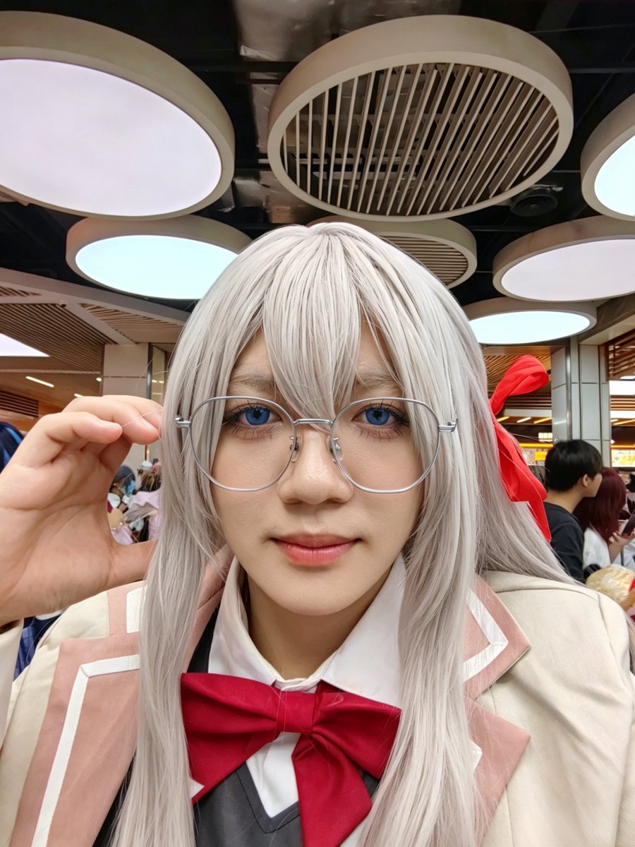 A boy dressed as Alisa Mikhailovna Kujou came to Guangzhou for a