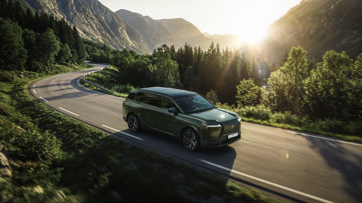 Lexus España tweet media