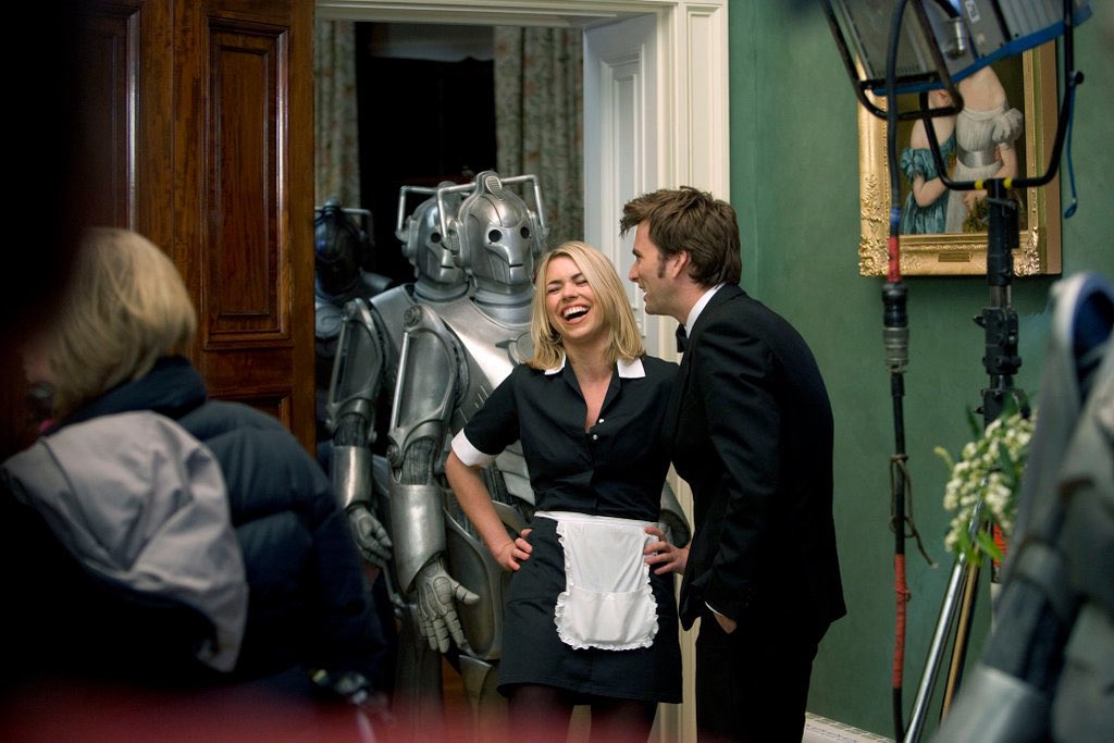 DavidTupdates's tweet photo. New high quality pictures of David behind the scenes of Doctor Who Series 2. https://t.co/IUguj1zP0O