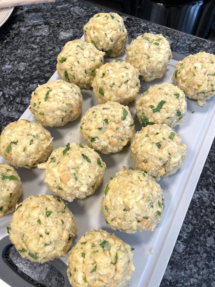 chritam's tweet photo. 'The Taste' ich komme 🥄 

Heute gab’s Gulasch mit fluffy Semmelknödel im #Tageshospiz https://t.co/XJwd0ITnTb