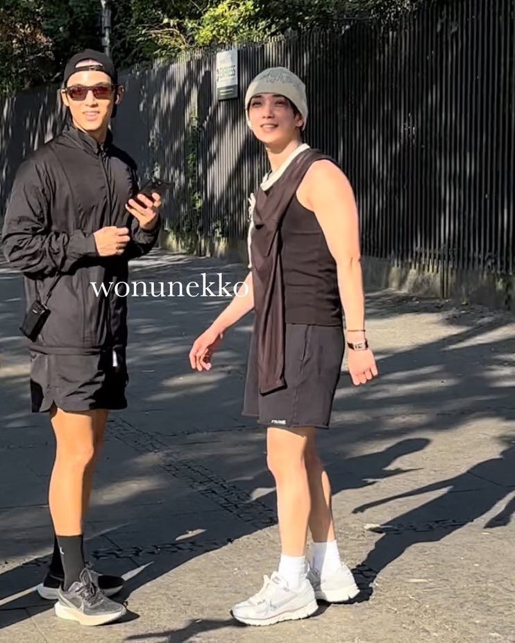 remember when gyushua shared airpods while the two of them went jogging together 🐶🦌