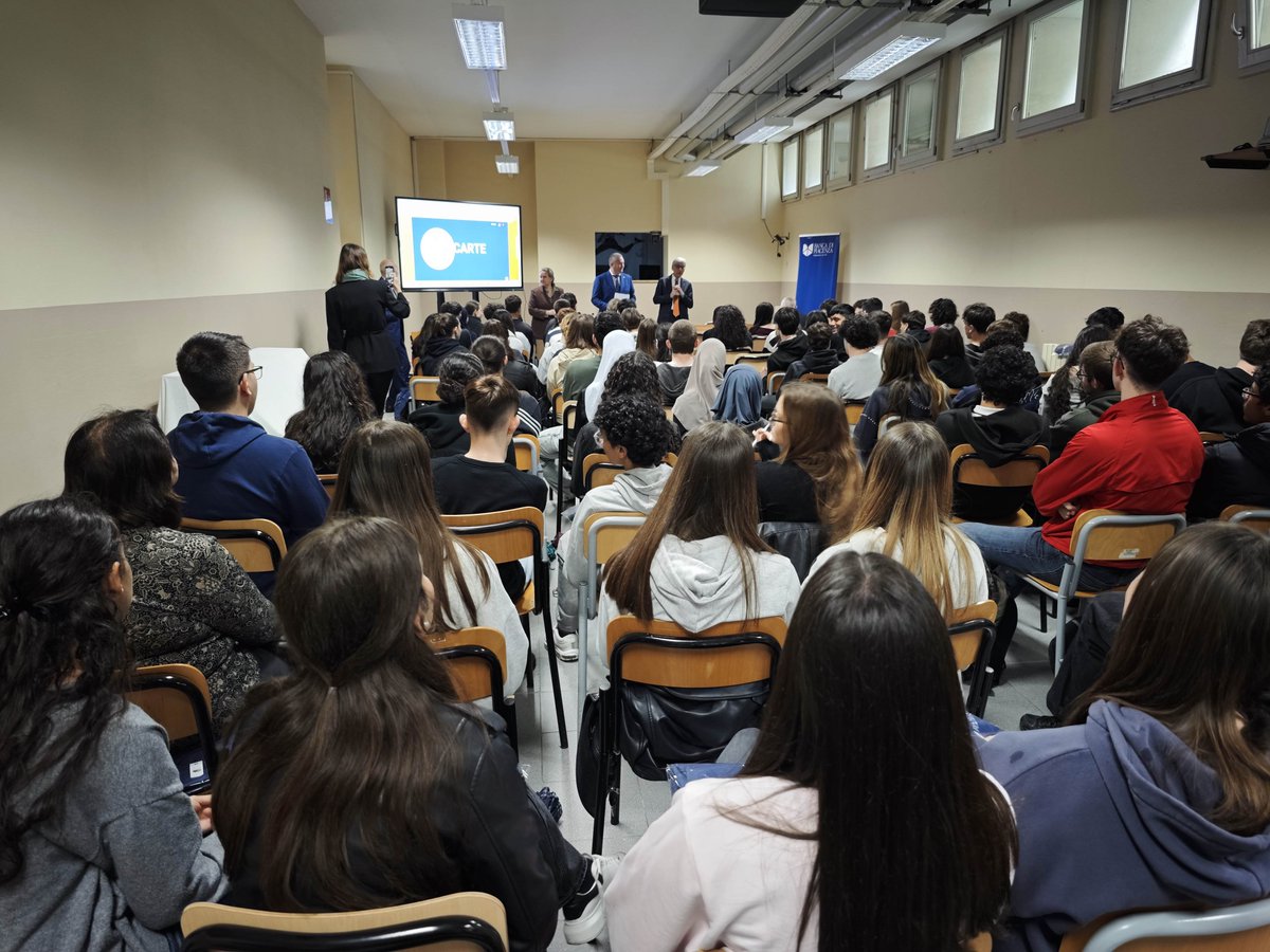 bancadipiacenza's tweet photo. Educazione finanziaria e sicurezza digitale: lezione con Feduf e Banca di Piacenza per gli studenti di quattro scuole piacentine. Leggi di più al link https://t.co/vQbVBb5OaO #BancadiPiacenza https://t.co/l1BwIFL2C4