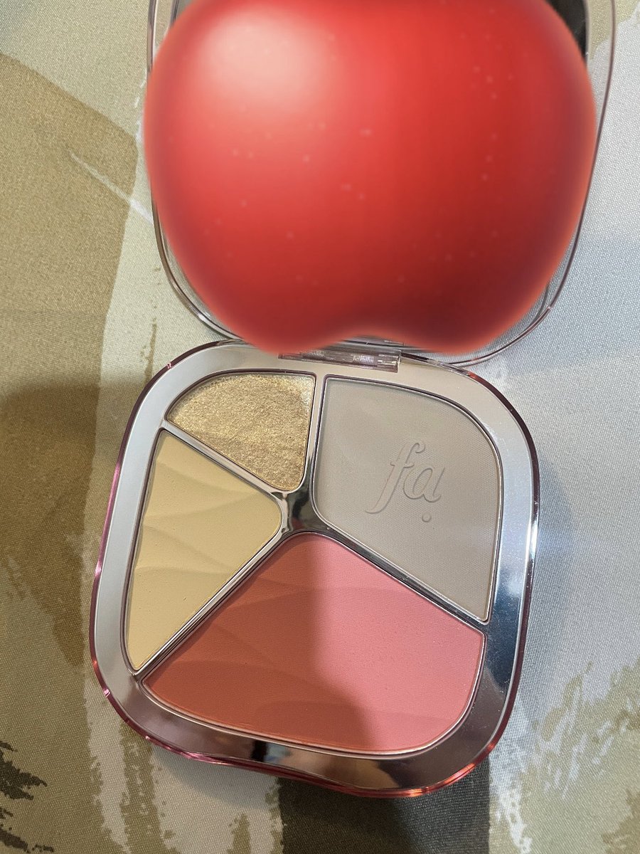 pathecat__t's tweet photo. wts focallure face pallete shade CL01
50k onlyyy https://t.co/WFJDwnzMll