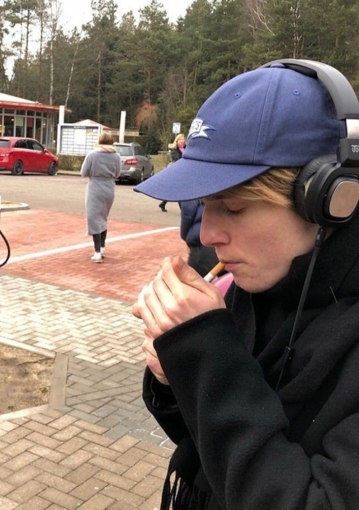 Lip tweet media