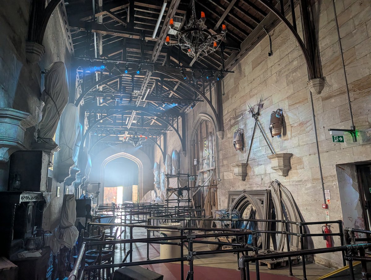 ThomasC_Designs's tweet photo. Aside from earlier, its been a pretty damn good day at Towers. Ridden all major attractions, wandered around the Chapel and lapped Nemesis for the last hour and a half. Walking the Nemesis queue was a pretty good way to prepare for the upcoming trip I've got I must say 🇺🇸❤️💛💙 https://t.co/u2wOQhFzEY