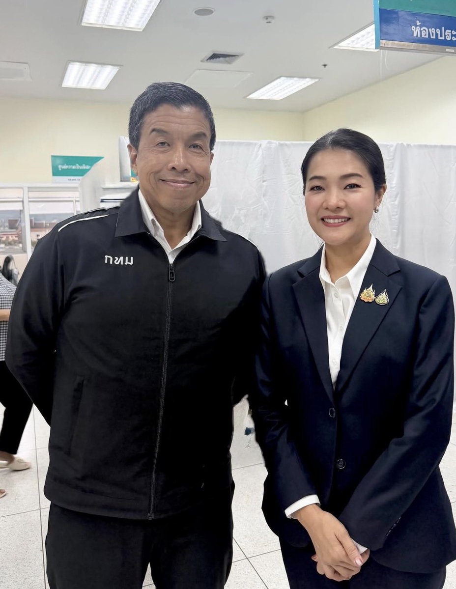 หญิงแกร่งลาดกระบังกับ
ท่านผู้ว่าที่แข็งแกร่งที่สุดในปฐพี 💪🏻