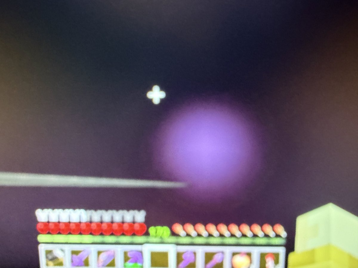 jin_50up's tweet photo. マイクラ、エンドでバグ？
ドーン💥って音がした後、空が光るんだけど？

#マインクラフト
#Minecraft https://t.co/4eWvNKevSh