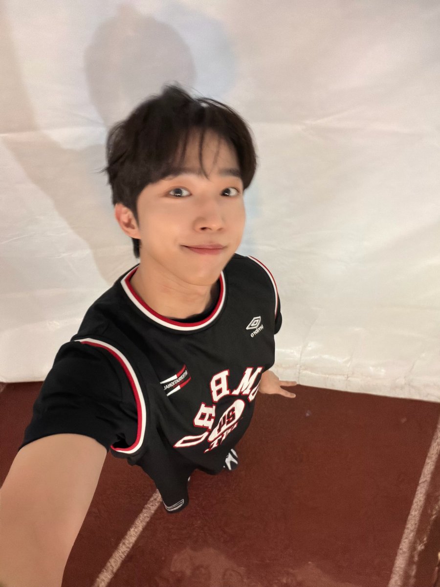 호 랑이같은 기운으로
서 로 즐겁게 노는 모습이 
대 단히 즐거웠다 ❤️

#NFlying #엔플라잉 #서동성 #SeoDongSung