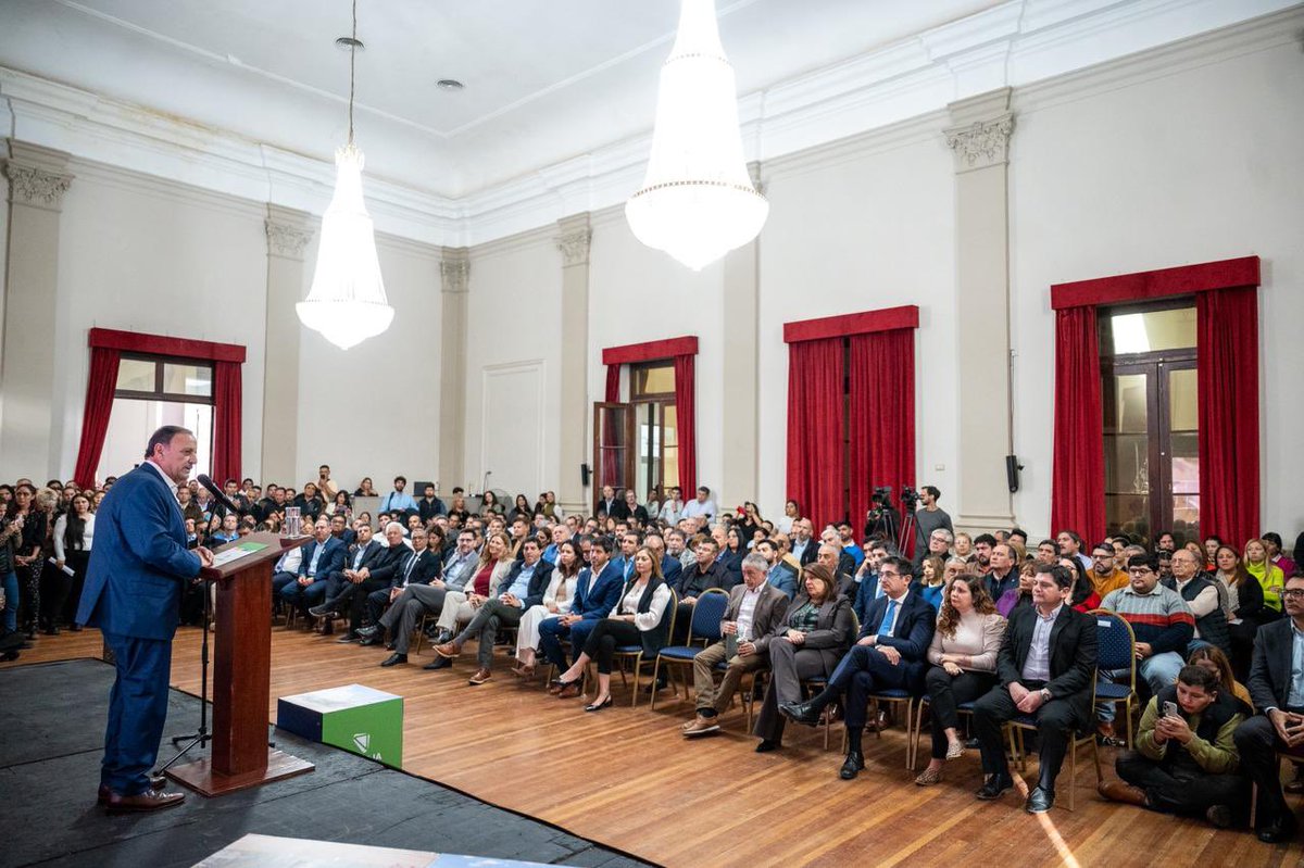 QuintelaRicardo's tweet photo. La Rioja, presente y futuro minero. 

Hoy presentamos el Plan Quinquenal para el Desarrollo Minero 2026-2030, una hoja de ruta construida por diferentes sectores, Estado, empresas privadas y profesionales del área; porque estamos convencidos de que nuestra provincia crece con planificación, trabajo y una mirada puesta en el futuro.

Desde que iniciamos nuestra gestión, asumimos el desafío de transformar nuestros recursos en empleo, desarrollo y progreso, hoy vemos este trabajo plasmado en un plan concreto, que traerá muchos beneficios a los riojanos, cuidando nuestra tierra y fortaleciendo el crecimiento de toda la provincia.