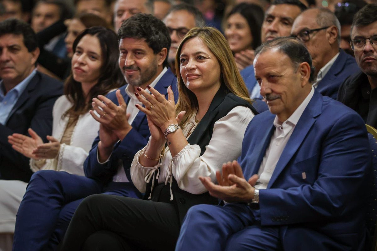 QuintelaRicardo's tweet photo. La Rioja, presente y futuro minero. 

Hoy presentamos el Plan Quinquenal para el Desarrollo Minero 2026-2030, una hoja de ruta construida por diferentes sectores, Estado, empresas privadas y profesionales del área; porque estamos convencidos de que nuestra provincia crece con planificación, trabajo y una mirada puesta en el futuro.

Desde que iniciamos nuestra gestión, asumimos el desafío de transformar nuestros recursos en empleo, desarrollo y progreso, hoy vemos este trabajo plasmado en un plan concreto, que traerá muchos beneficios a los riojanos, cuidando nuestra tierra y fortaleciendo el crecimiento de toda la provincia.