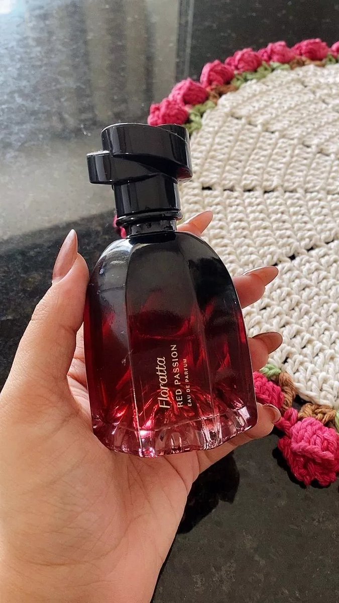 Lupicats's tweet photo. não queria me gabar mas sempre quando uso esse perfume eu me sinto poderosa💃🏻 https://t.co/1TabfYo34P
