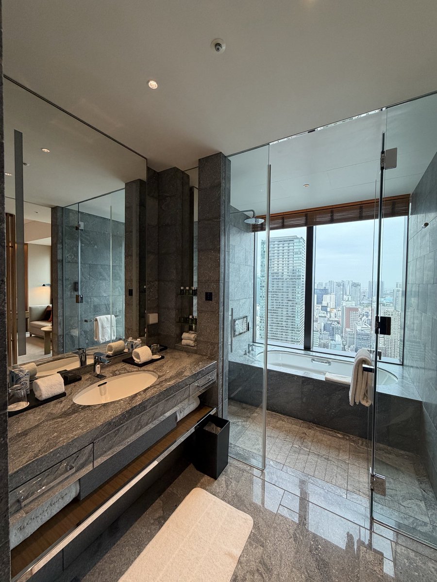 dodobabs_'s tweet photo. always finding the best hotels https://t.co/ZvEA0tS99N