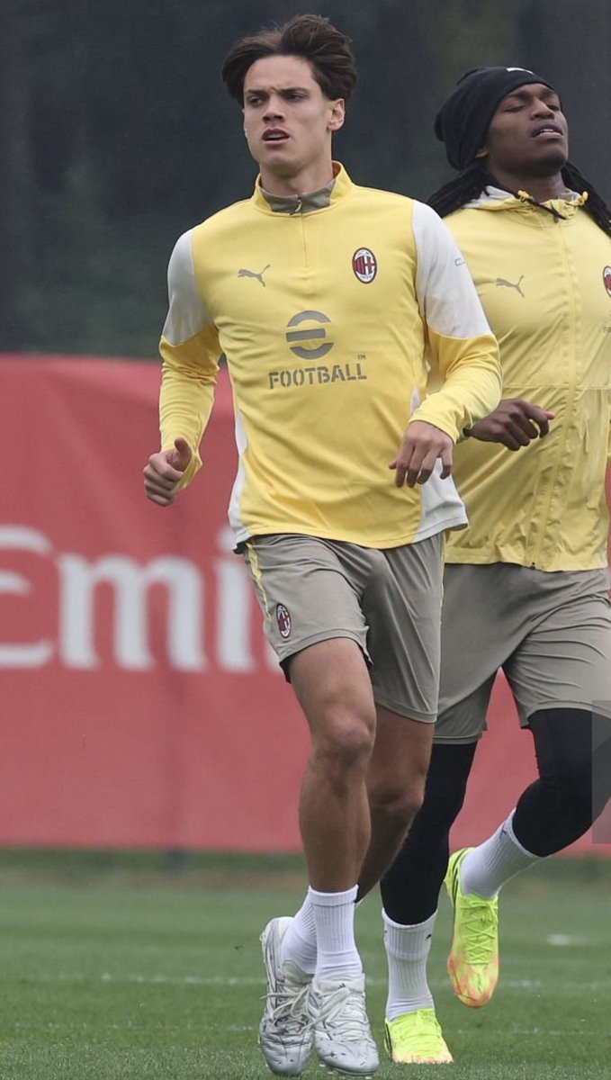 SoccerBulges tweet media