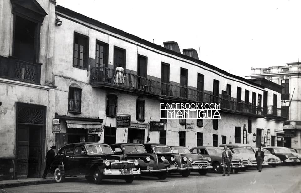 limantigua's tweet photo. Foto-Comparación: Colección Lima Antigua y Google Maps.
¿Qué opinan sobre los cambios en el lugar, amigos? 🤔
#coleccionlimantigua #vladimirvelasquez #limantigua #comparacion #FotoComparacion https://t.co/LhEfjilQm0