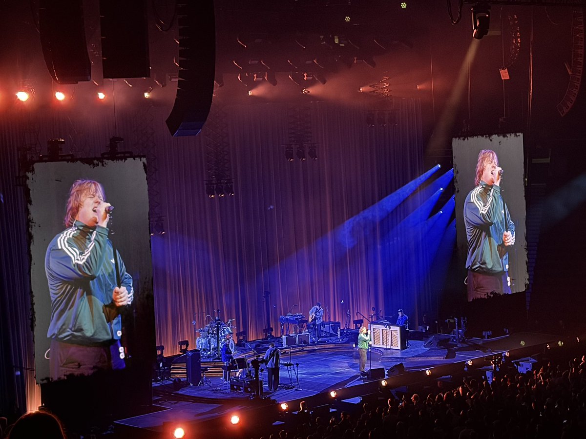 gdd2018's tweet photo. Had the honour to see and hear Lewis Capaldi perform at Rogers Arena in Vancouver last night. He closed with “Someone You Loved”. https://t.co/rZSK8C0iLz