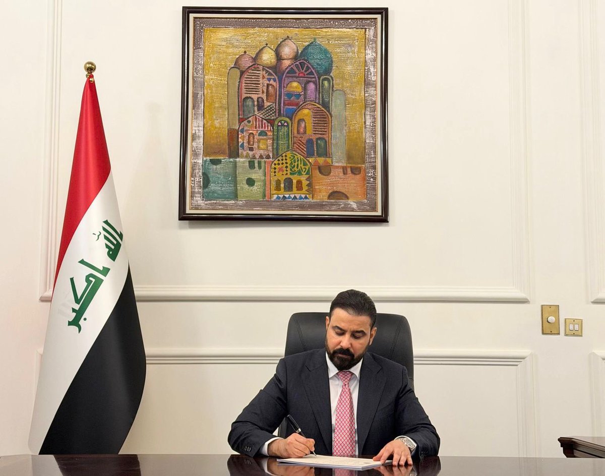 AliFalihAlzaidy's tweet photo. قدمنا المنهاج الوزاري الخاص بالحكومة الجديدة إلى رئيس مجلس النواب السيد هيبت حمد الحلبوسي، وذلك خلال لقاء جمعنا، اليوم الخميس، حيث سيتم إعمامه على السيدات والسادة أعضاء المجلس؛ لدراسته والاطلاع على تفاصيله، على ان تقدم اسماء التشكيلة الحكومية في وقت لاحق.

وأكدنا أهمية التعاون والتنسيق المشترك للمضي بإكمال استحقاق منح الثقة للحكومة ومنهاجها الوزاري بوصفه الركيزة الأساسية التي تبنى عليها الحكومة عملها وواجباتها، استناداً إلى السياقات الدستورية والقانونية.