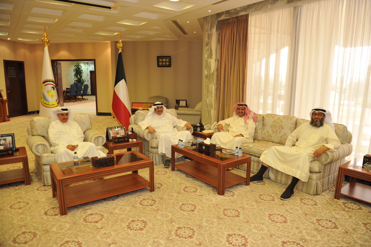 kuwaiti_kff's tweet photo. رئيس الاتحاد الكويتي للمزارعين أحمد مصلط العدواني يلتقي محافظ الجهراء حمد جاسم الحبشي حيث تم مناقشة عددًا من القضايا التي تهم منطقة العبدلي والشأن الزراعي

خلال اللقاء قام العدواني بتكريم المحافظ الحبشي لجهوده ودعمه المزارعين المنتجين 

حضر اللقاء أمين السر بالاتحاد أحمد الشباك https://t.co/Sj4elOvIwT