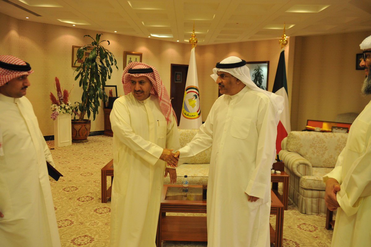 kuwaiti_kff's tweet photo. رئيس الاتحاد الكويتي للمزارعين أحمد مصلط العدواني يلتقي محافظ الجهراء حمد جاسم الحبشي حيث تم مناقشة عددًا من القضايا التي تهم منطقة العبدلي والشأن الزراعي

خلال اللقاء قام العدواني بتكريم المحافظ الحبشي لجهوده ودعمه المزارعين المنتجين 

حضر اللقاء أمين السر بالاتحاد أحمد الشباك https://t.co/Sj4elOvIwT