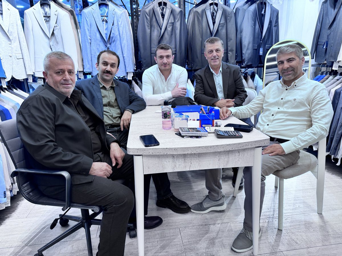 BatmanVakfi's tweet photo. Bugün değerli hemşerimiz CCS TEKSTİL sahibi Saadettin Bayram’ı iş yerinde ziyaret ettik. 

Destekleri, misafirperverliği ve nazik ev sahipliği için kendisine teşekkür eder, kıymetli hemşerimize hayırlı ve bereketli kazançlar dileriz.
@fyslsns 
@ilyasbastik 
@bati_salih https://t.co/UICw2jmDBQ