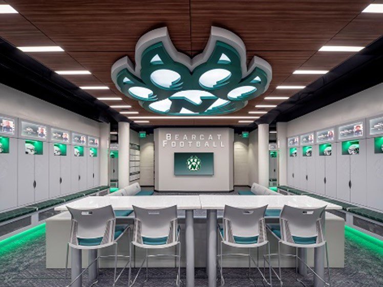 BeardAndABowt1e's tweet photo. Thanks @CoachDavis_87 and Northwest Missouri State University for taking the time to come to #GreyhoundCountry to check on the students-athletes here at Newport High School. https://t.co/FRw3L3E0mg