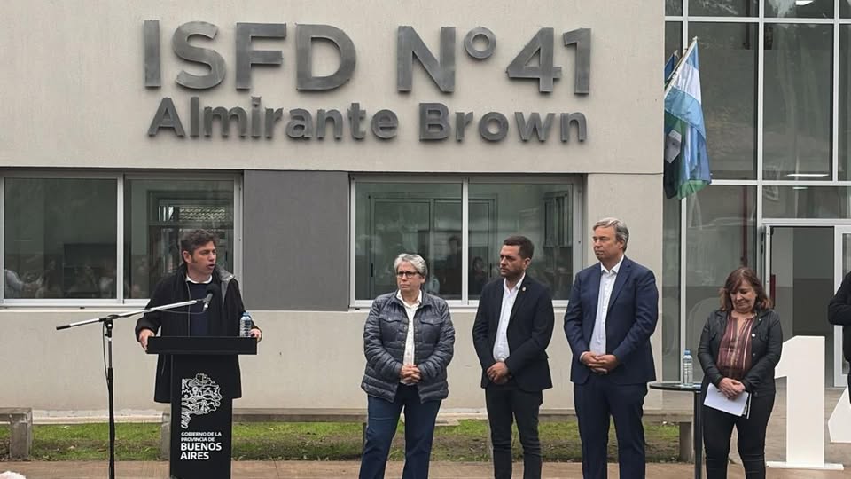 CIUDADUNO's tweet photo. KICILLOF EN EL NUEVO ANEXO DEL NSTITUTO FORMACION DOCENTE 41, ADROGUE, ALTE.BROWN JUNTO A MARIANO CASCALLARES Y FUNCIONARIOS DEL DEPARTAMENTO EJECUTIVO https://t.co/eVECjuC8SY