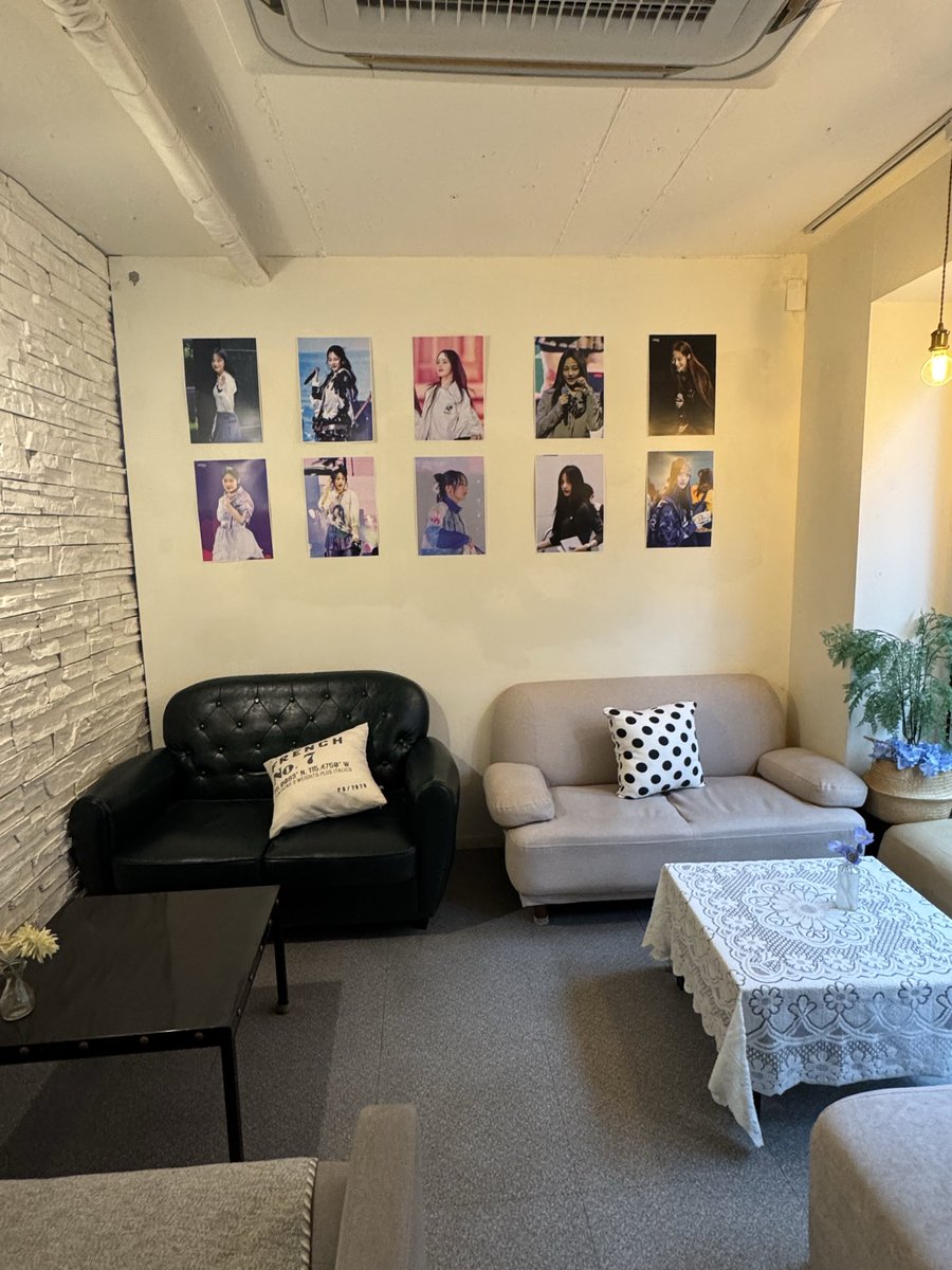 NCC_1701D's tweet photo. ダミアン・ハーストの大回顧展のついでに（いや、主従が逆だな笑）ソウル市内何ヶ所かで開かれていたミンジのセンイルカフェに来た。東京から来たと気づくと、ポスターをくれたりケーキを切り分けてくれたり、暖かいカフェだった。ミンジにメッセージも残してきたよ！
#HBDMinji https://t.co/3E1ILLfehg