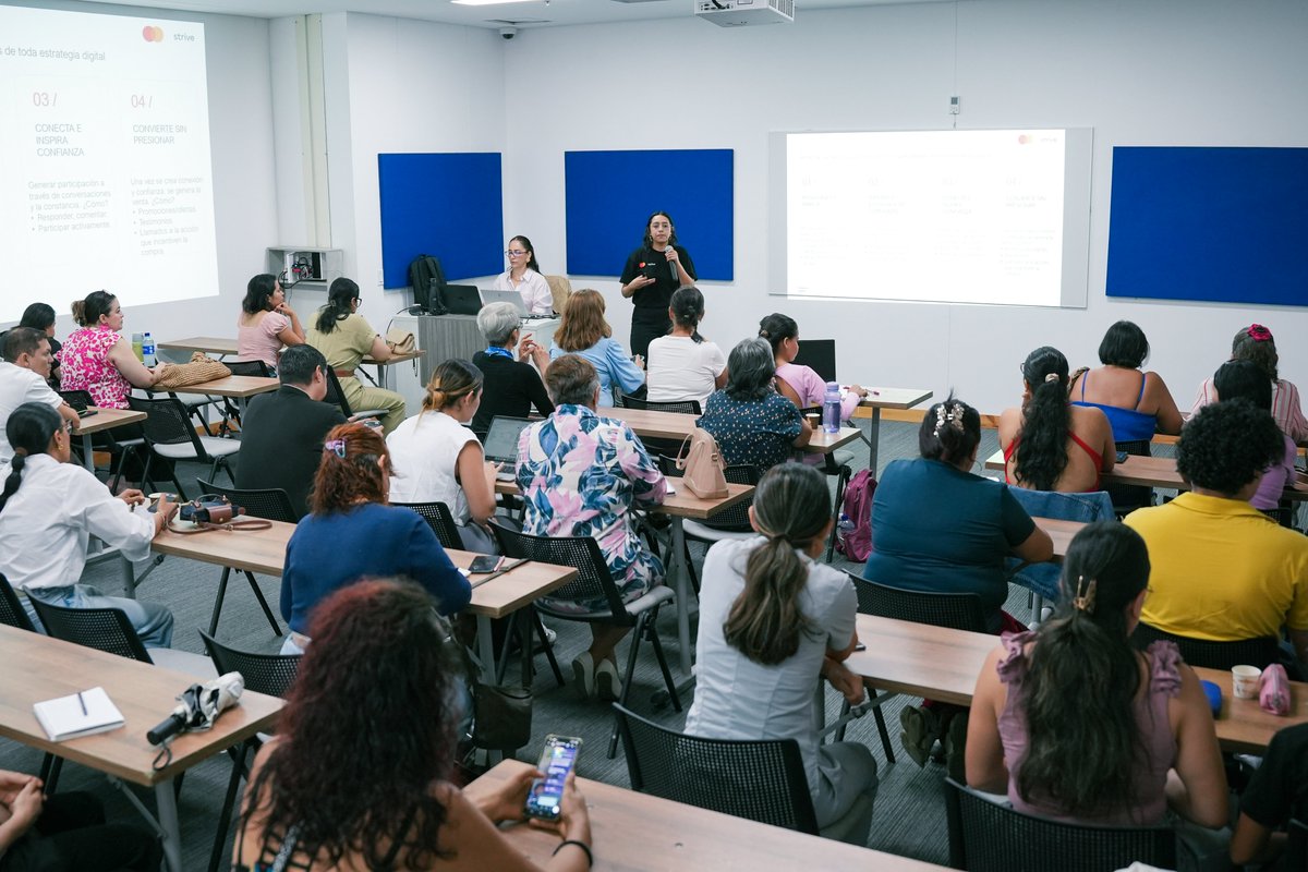 CCCASANARE's tweet photo. 📲✨ Así vivimos el taller práctico “WhatsApp Business que vende” 🚀Emprendedores y empresarios fortalecieron sus habilidades digitales para automatizar procesos, captar clientes y potenciar sus ventas desde WhatsApp Business 💼📱 #Casanare https://t.co/5RJqhosDi4