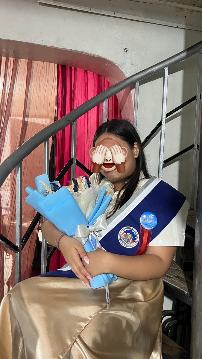 i want to share a big step of my life here because all of you are my friends too! 

doyoung's princess is finally a degree holder! 

HAPPY BIRTHDAY BANG YEDAM!