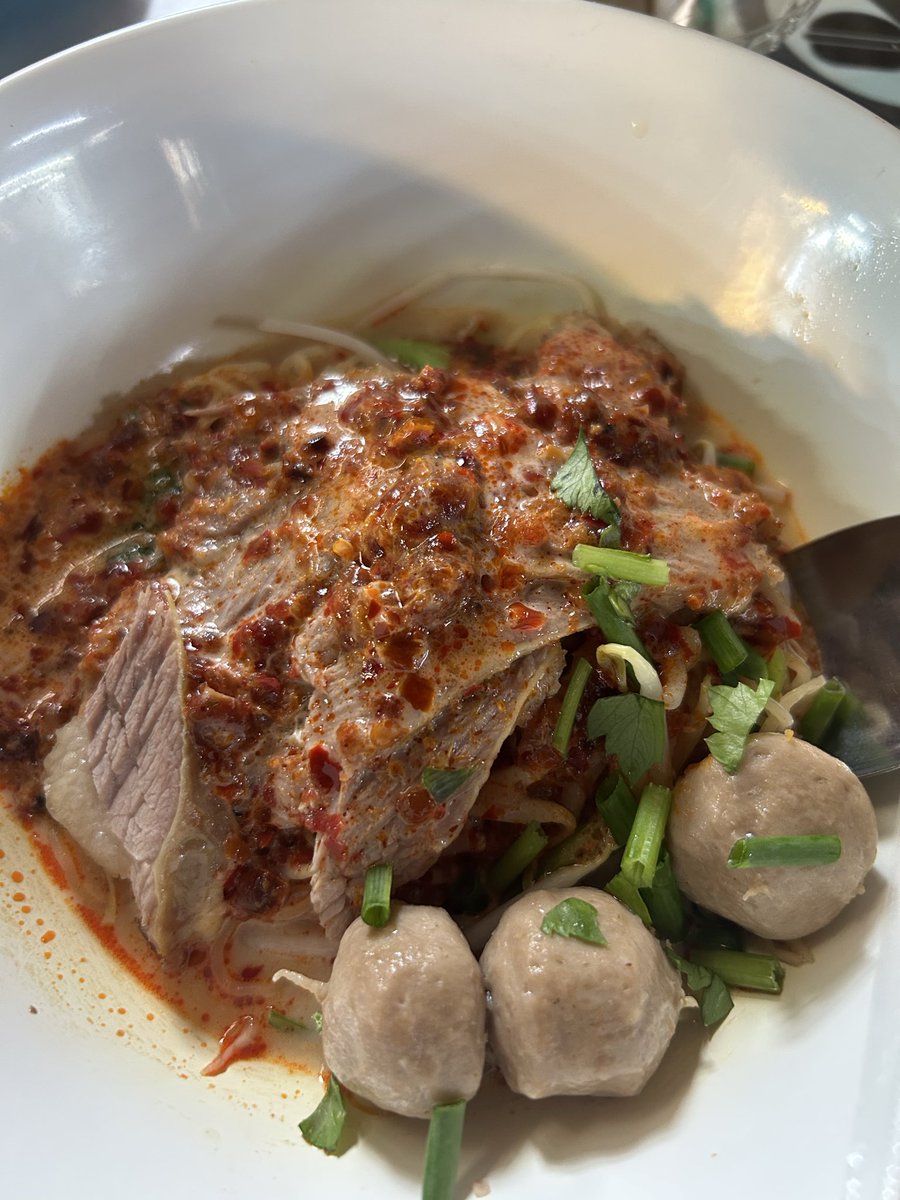 _fadelahmed's tweet photo. Sedap gilos rugi siapa tak g bangkok 😂 https://t.co/J7syoc3GRs