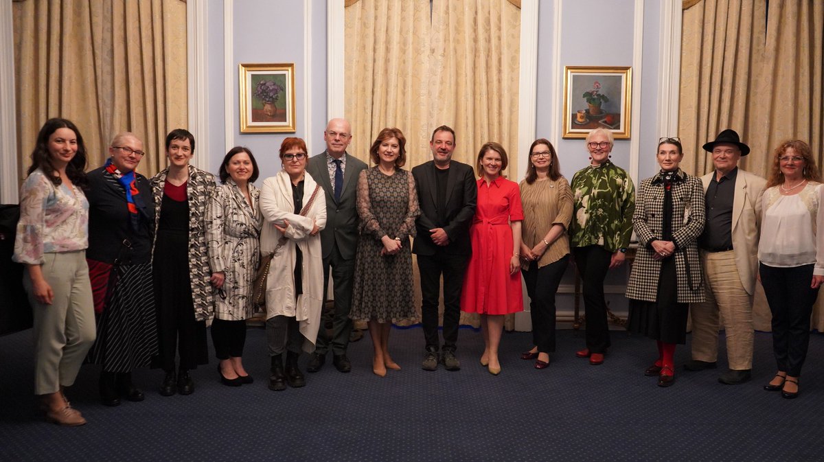 Laura Popescu tweet media