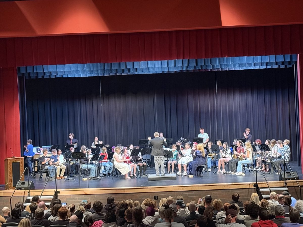 circlevillecms's tweet photo. 🪊 🪈 CMS Band Concert 🎺 🎷 https://t.co/82z0NJr8nJ