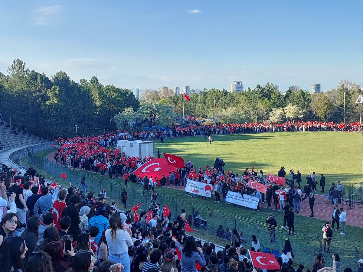 ilkingo's tweet photo. @EigenvaluesofB Kızımın bugün Odtü den attığı son foto 😍 https://t.co/h02bT5apUa