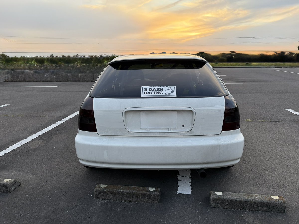 試しにスモークテールにした
車が汚いのはご愛嬌😉