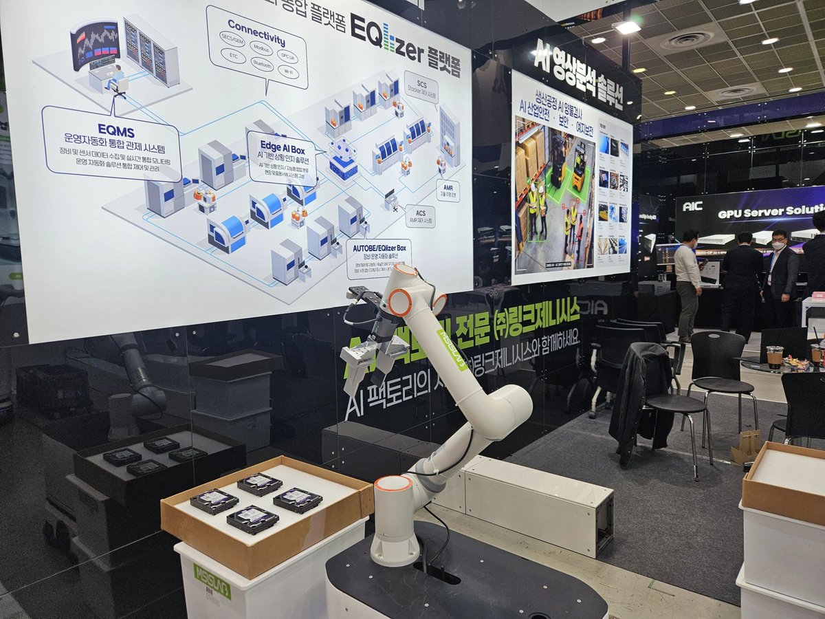 asociaceai's tweet photo. V těchto dnech nás najdete na AI EXPO KOREA 2026, 🇰🇷 kde navazujeme nové kontakty a "zkoumáme terén" pro naše členy. Děkujeme Kryštof Rygl a Vlastimil Jurečka za spolupráci a skvěle nabitý program. 👏 https://t.co/UIZMgiAKmZ