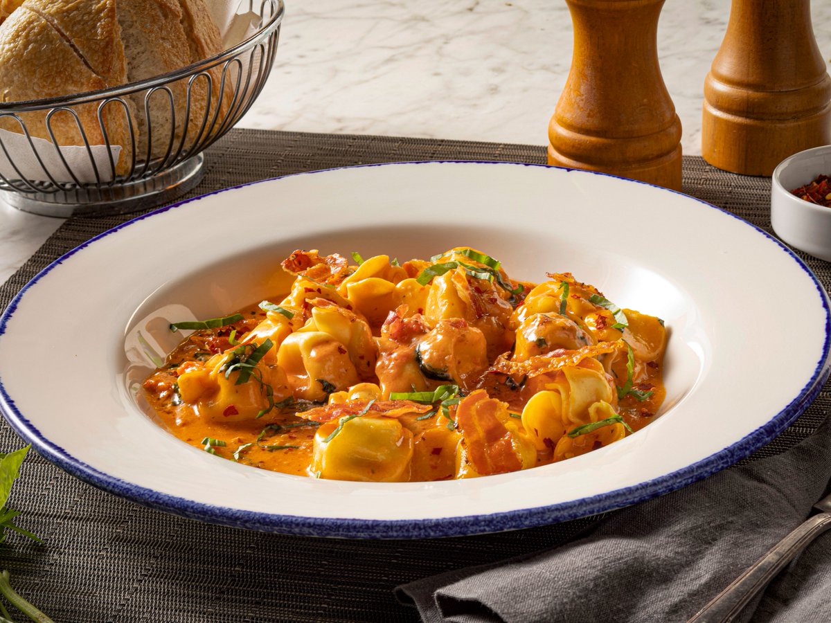 BrioItalian's tweet photo. Elevate pasta night 🍝✨ Pasta alla Vodka features ricotta-filled sacchetti pasta in a spicy tomato cream sauce, finished with crispy pancetta for a rich and refined bite. Savor the experience at Brio!

#BrioItalianGrille #PastaNight #ItalianDining #VodkaSauce #DinnerPlans https://t.co/rWccg2g1F6