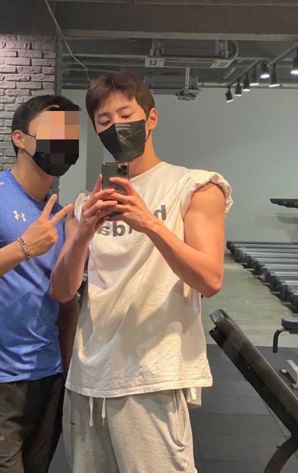 junyoungies's tweet photo. let me hit please please please junyoung just one chance please i need u pleaaaseee https://t.co/kOn6Od4Wp7
