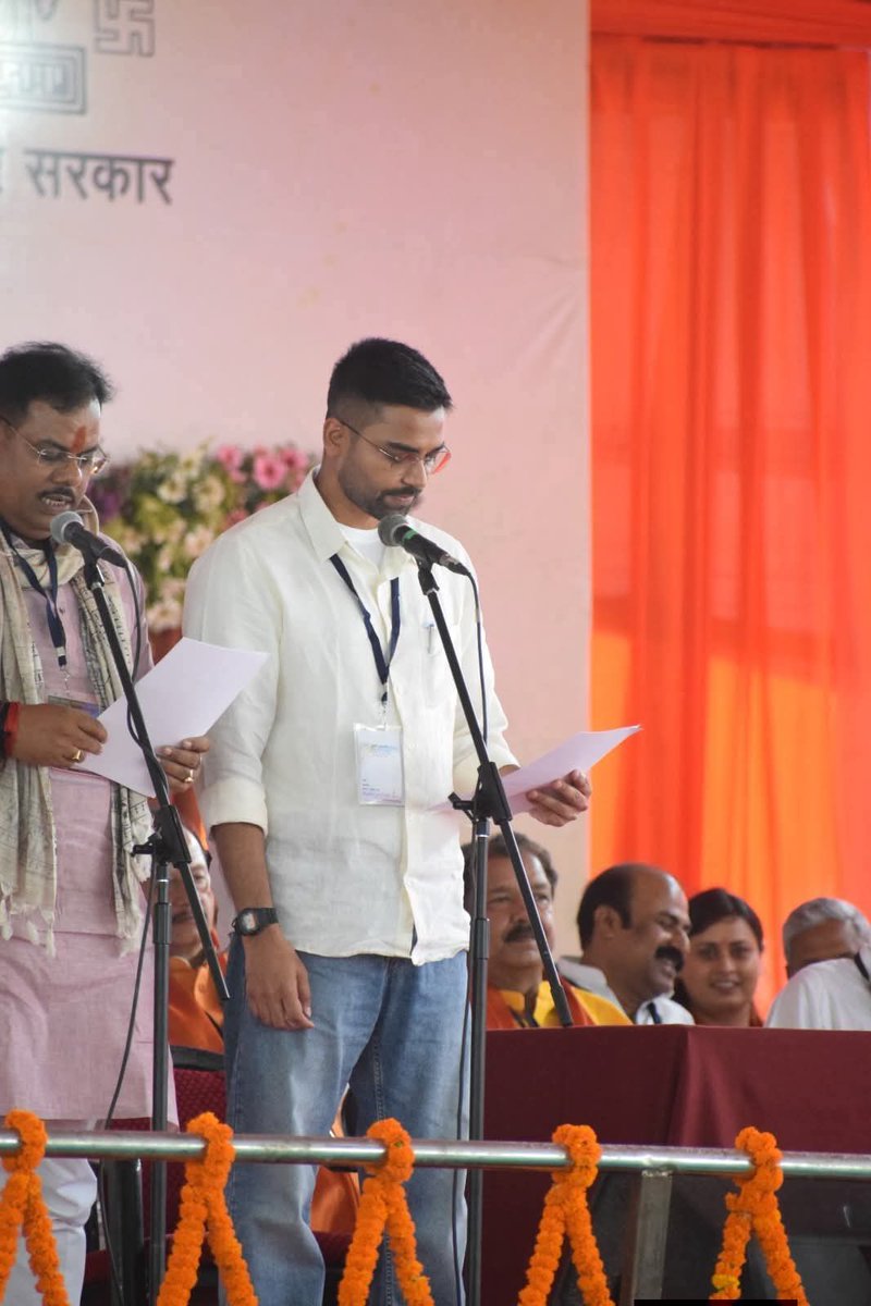 AnandSamrat's tweet photo. माननीय बड़े भाई श्री @Deepak Prakash जी को  पुनः पंचायती राज्य मंत्री बनाए जाने पर दिल से हार्दिक बधाई व शुभकामनाएं।  🙏🏻💐🫅🏻🎂
@UpendraKushRLM @RLMofIndia https://t.co/3mdGXPxVhQ