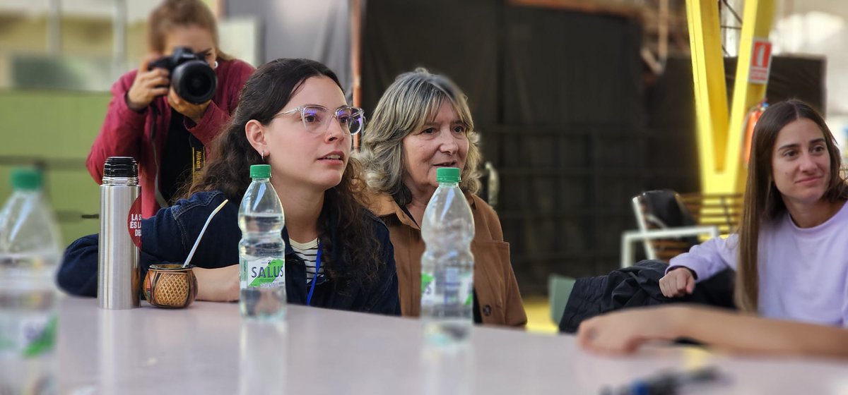 GBarrera609's tweet photo. Los jóvenes piden la palabra
Activa: Adolescencias, Comunidad y Territorio, 300 jóvenes de entre 14 y 17 años del área metropolitana se reunieron para identificar los problemas que los afectan y construir colectivamente propuestas para resolverlos.
✍️https://t.co/GehU4T6G8v https://t.co/xx9ymGooRr