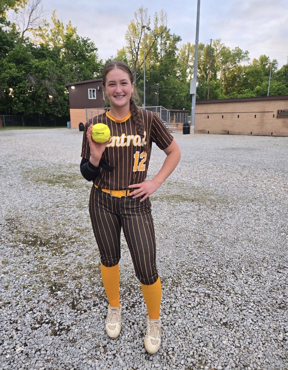 centralbearssoftball tweet media